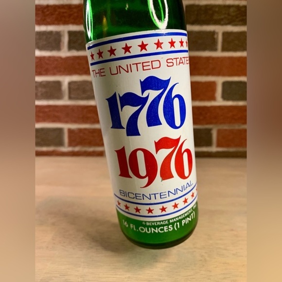 7Up Salutes Commemorative 1776 1976 Bicentennial Liberty Bell Green Glass Bottle - Picture 5 of 9